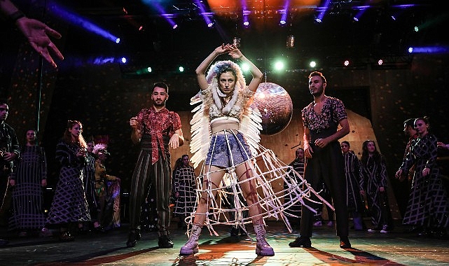 “Aşık Shakespeare” için dönemin İstanbul’daki son oyunları 27-28 Mayıs’ta Güçlü PSM’de
