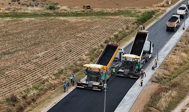 Aydın Büyükşehir Belediyesi, kent genelinde eş vakitli olarak sürdürülen yol imal çalışmalarına devam ediyor