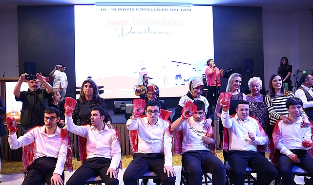 Çankaya Belediyesi, Engelliler Haftası kapsamında askere gidecek olan Aşık Veysel Manisiz Hayat Merkezi üyeleri için Asker Kınası cümbüşü düzenledi