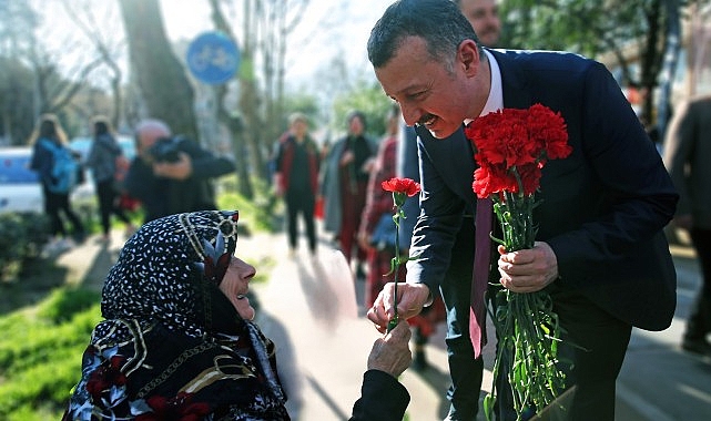 Kocaeli Büyükşehir Belediye Başkanı Tahir Büyükakın : Memnun annelerle memnun gelecek inşa ediyoruz