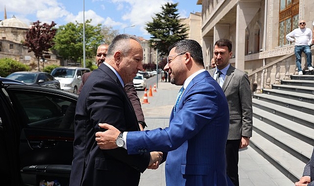 Nevşehir Valisi Ali Fidan, 31 Mart günü gerçekleştirilen Mahalli İdareler Genel Seçimlerinde Nevşehir Belediye Başkanlığı misyonuna seçilen Rasim Arı’ya iyi olsun ziyaretinde bulundu