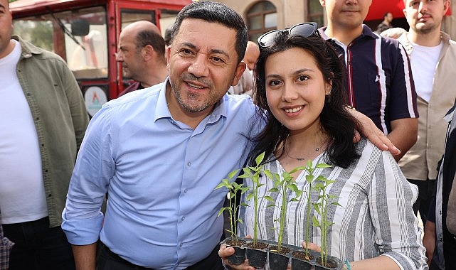 Nevşehir’de yerli ziraî üretimi artırmak ve üreticiyi desteklemek maksadıyla 50 bin zerzevat fidesi düzenlenen merasimle fiyatsız olarak dağıtıldı