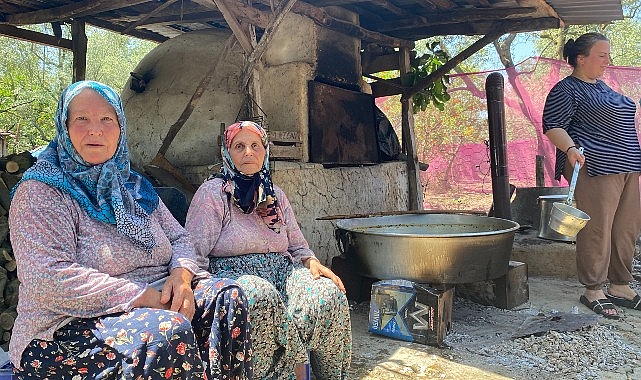 İznik’e bağlı Göllüce Mahallesi’nde asırlardır imece yordamıyla devam eden ‘Dede Çorbası’ aktifliği bu yıl da gerçekleşti