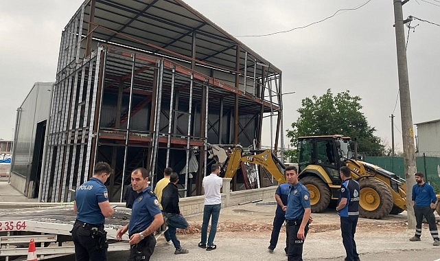 Kartepe Belediyesi Yapı Kontrol Müdürlüğü grupları kaçak yapılarla ilgili kararlı uğraşını sürdürüyor