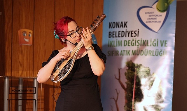 Minik çevreciler geri dönüşüm müzik aletlerinin öyküsünü dinledi