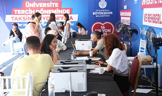 İstanbul Büyükşehir Belediyesi’nin Tercih Müracaat ve Rehberlik Merkezleri, YKS’ye giren gençlere bu yıl da fiyatsız danışmanlık hizmeti verecek