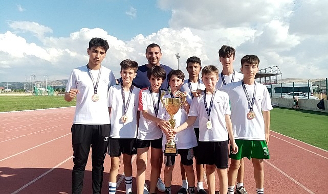 Karşıyaka’nın atletizm ekibi Türkiye şampiyonu!