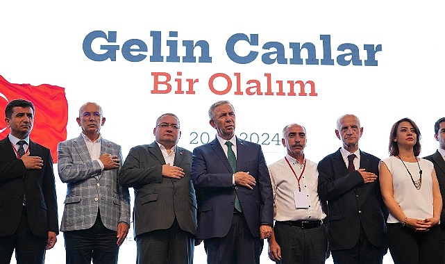Keçiören Belediyesi ile 18 Alevi Derneğince Muharrem Ayı hasebiyle ilçede matem lokması ve aşure ikramında bulunuldu
