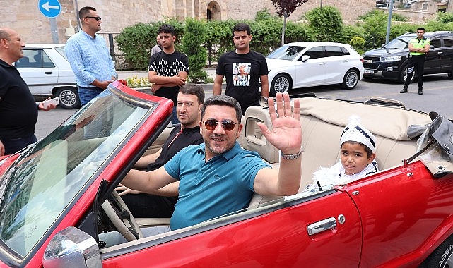 Nevşehir Belediyesi tarafından düzenlenen Sünnet Şöleni çerçevesinde gerçekleştirilen konvoy renkli manzaralara sahne oldu