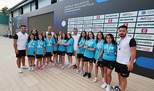 Nevşehir Belediyesi U13 Sutopu Ekibi katıldığı Türkiye Şampiyonasında üçüncü olmayı başarırken atletlerimiz En Çok Gol Atan Oyuncu ve En Uygun Kaleci ödüllerinin de sahibi oldu