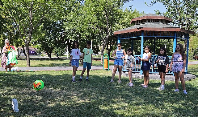 Çankaya Belediyesi, çocukların yaz tatilini keyifli geçirmeleri gayesiyle düzenlediği Yaz Periyodu Çocuk Atölyeleri devam ediyor.