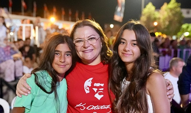 Didim Belediyesi 30 Ağustos Zafer Bayramı’nı süper bir programla kutladı. Kutlamalar kapsamında Fener Alayı ve Kubat Konseri gerçekleştirildi.