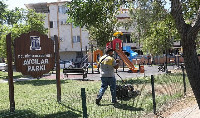 Didim Belediyesi Park Bahçeler Müdürlüğü grupları, ilçe genelinde çalışmalarına orta vermeden devam ediyor.