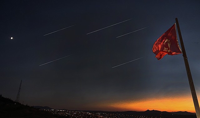 Gökyüzü tutkunları, yılın en etkileyici tabiat olaylarından biri olarak gösterilen “Perseid meteor yağmuru”nu izlemek için Tarihi Kayaşehir’de bir ortaya geldi.