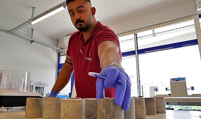 İzmir Büyükşehir Belediyesi’nin 90 sarsıntı hendeğinden aldığı 140 örnek inceleniyor