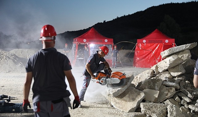 Seferihisar Belediyesi’nden gerçeği aratmayan sarsıntı tatbikatı
