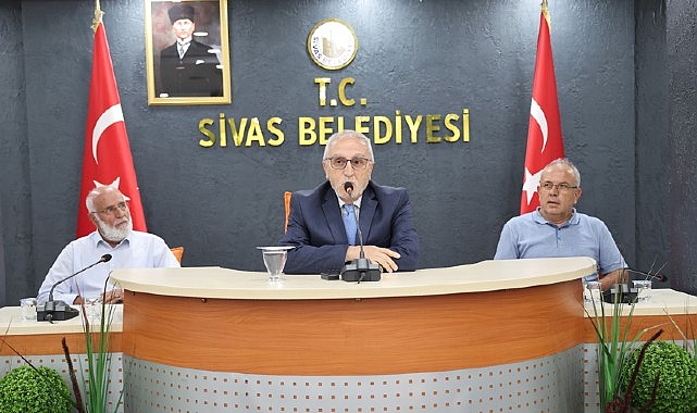 Sivas Belediyesi bünyesinde toplumsal yardım faaliyetlerini sürdüren Hayat Ağacı Derneği’nin 4. Harikulâde Genel Şura Toplantısı gerçekleştirildi