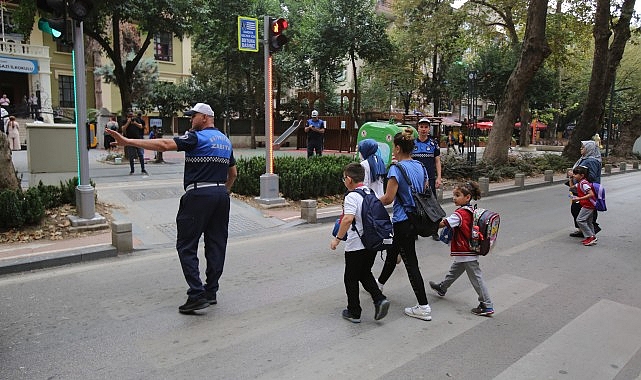 Büyükşehir Zabıtası misyonda okul önleri inançta