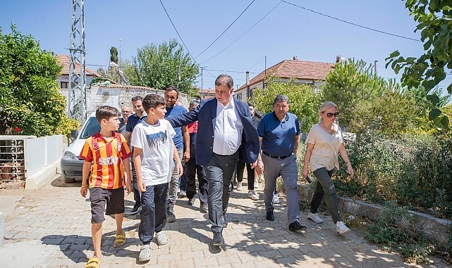 İzmir Büyükşehir’den yangın mağduru öğrencilere kırtasiye takviyesi
