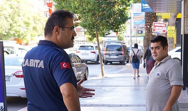Kemalpaşa Belediyesi Zabıta takımları kaldırımları yayalaştırma çalışmalarını hızlandırdı