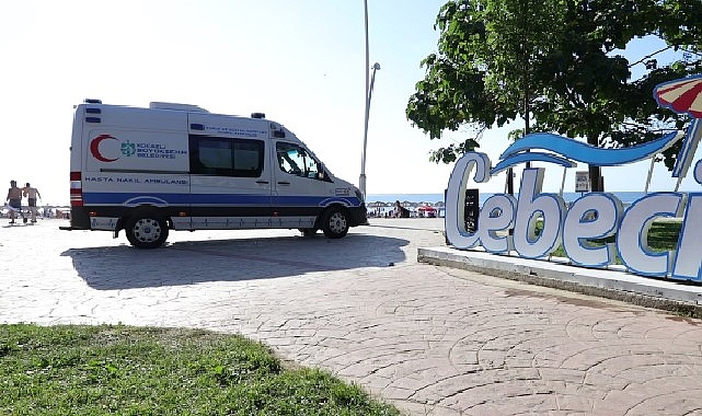 Mavi ambulanslar ve sıhhat grupları plajlarda misyon başındaydı; Büyükşehir en güç anlarında yanlarındaydı