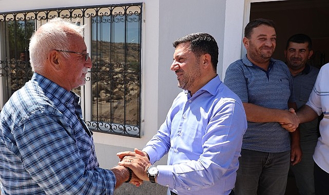 Nevşehir Belediye Başkanı Rasim Arı, Nevşehir Lale Sanayi Sitesi’nde mobilya dalında faaliyet gösteren esnaflarla bir ortaya geldi