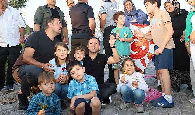 Nevşehir Belediyesi’nin Kayaşehir’de düzenlediği Uçurtma Şenliği renkli imajlara sahne oldu