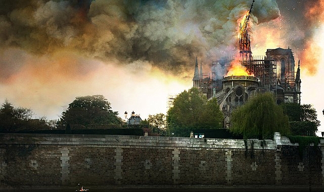 2 Bölümlük Seri   ‘Notre Dame: Küllerinden Doğan Tarih’