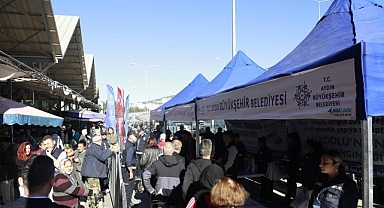 Aydın Büyükşehir Belediyesi Binlerce Kışlık Fideyi Kuşadalılar ile Buluşturdu