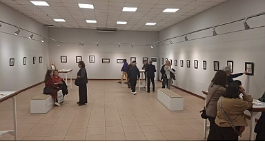 Serginin geliri Eğitime Destek Derneği’ne…
