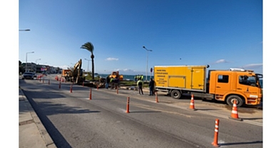 Mithatpaşa Caddesi’ndeki ana boru arızası için İZSU seferber oldu