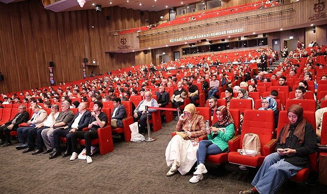 Afyoncu’dan Kocaeli Kitap Fuarı’nda tarih dersi;  “Geçmiş, geleceği inşa etmek için okunmalı”