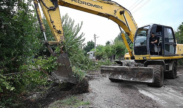 Kemer’de dere temizliği çalışmaları sürüyor