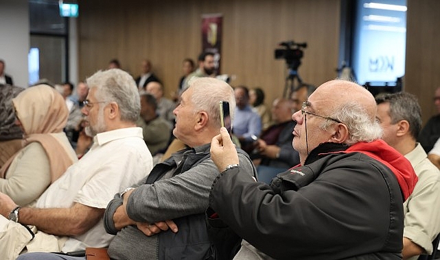 Şahin, Kitap Fuarı’nda uyardı: “Zihnimiz ele geçiriliyor”